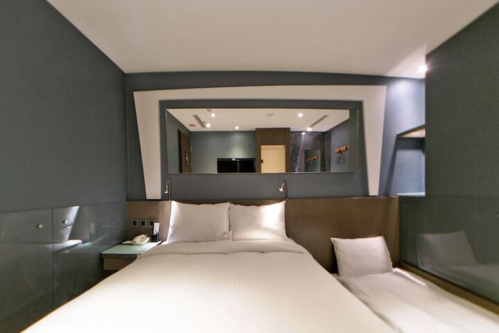 Room 18 of 36