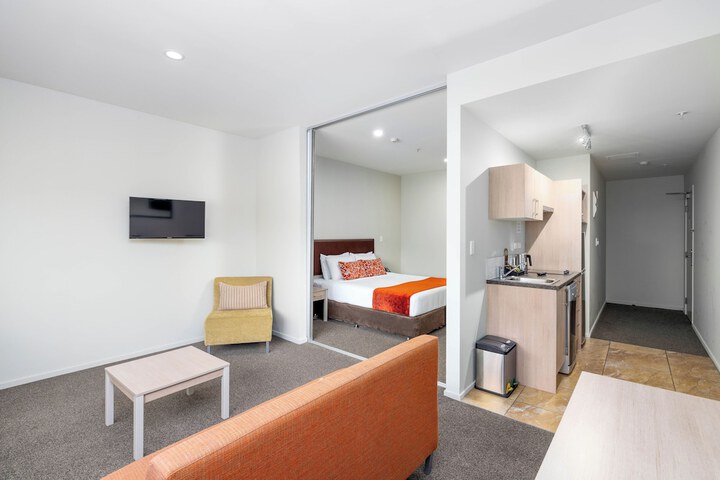 Room 8 of 34