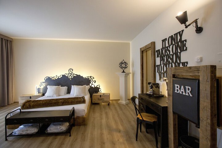 Room 8 of 20