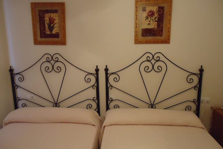 Room 12 of 36