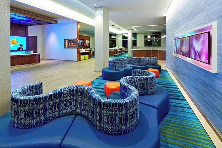 Lobby lounge