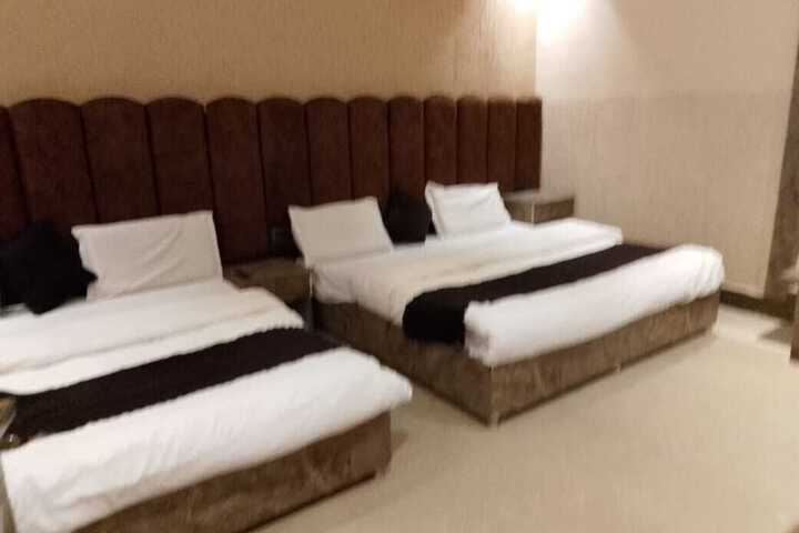 Room 7 of 12