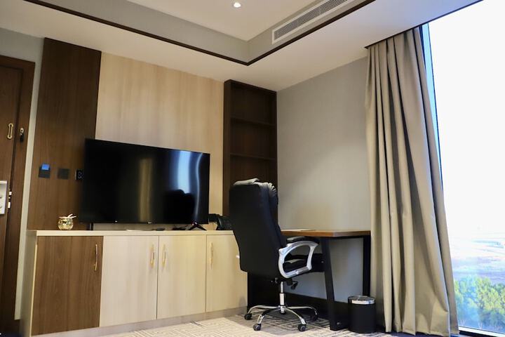 Room 8 of 82