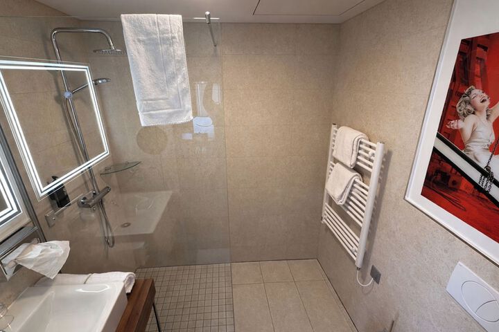 Room 13 of 29