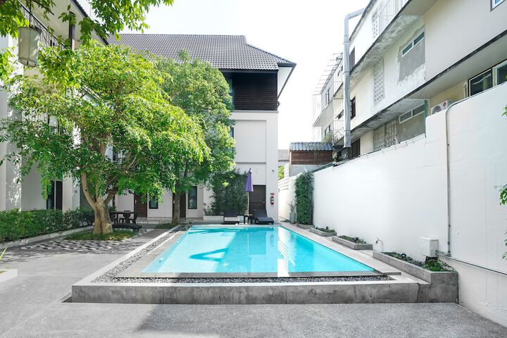 Pool 28 of 44