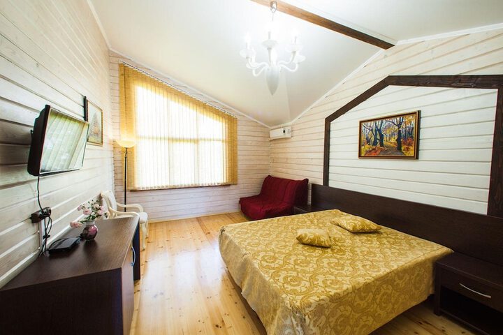 Room 8 of 10