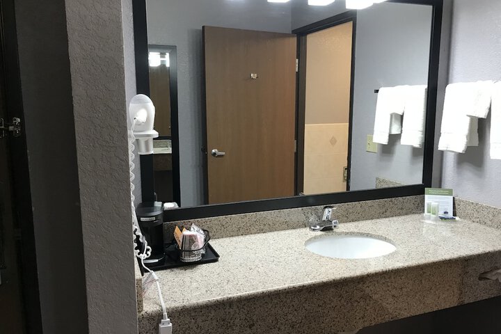 Bathroom sink