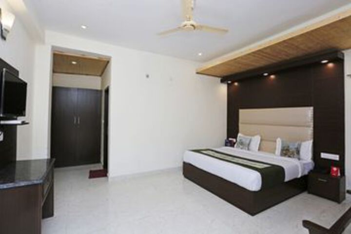 Room 14 of 23