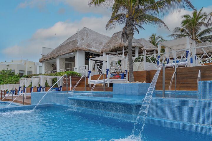 Hotel Pool