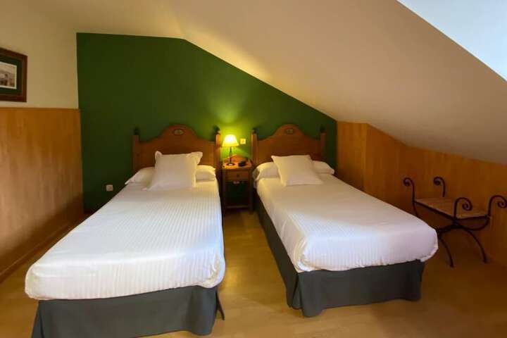 Room 7 of 32