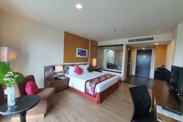 Room 5 of 62