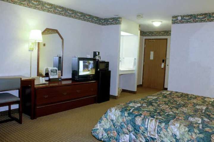 Room 3 of 16