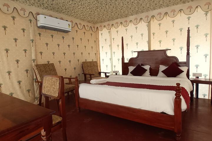 Room 4 of 27