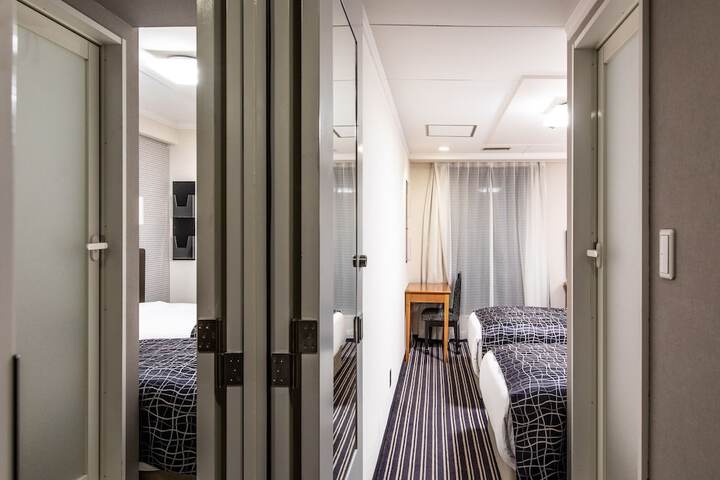 Room 8 of 40