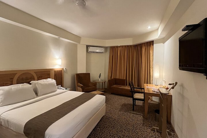 Room 40 of 76
