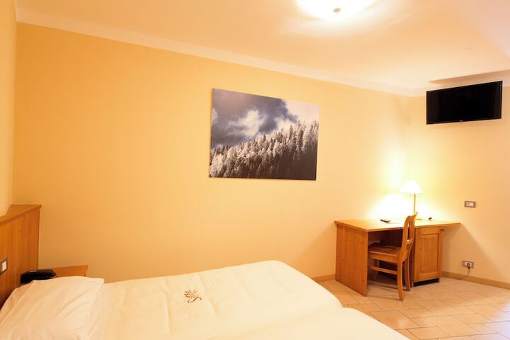 Room 30 of 49
