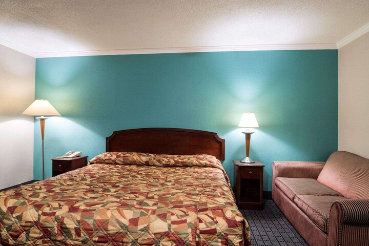 1 King Bed (2 of 5)