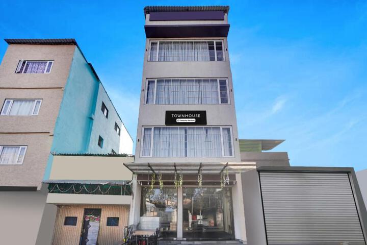 Exterior of Super Townhouse Arvind Marg Pachamarhi