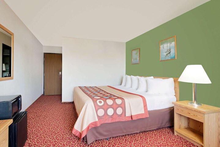 1 King Bed (4 of 4)