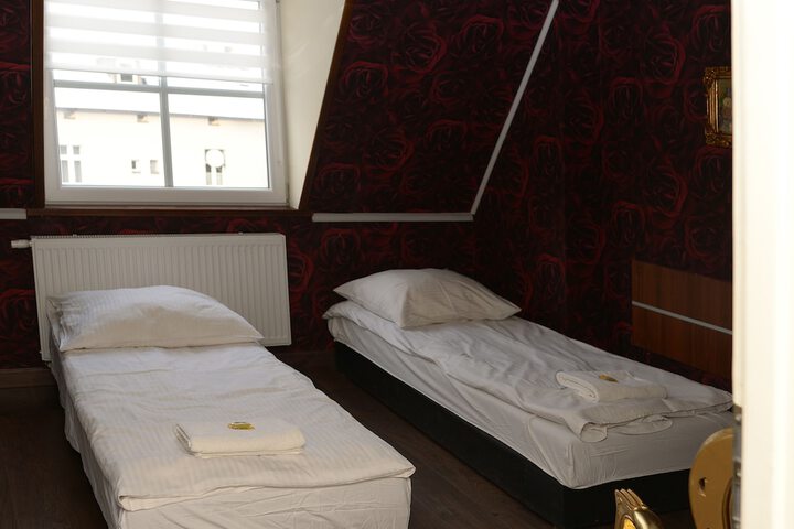 Room 32 of 57