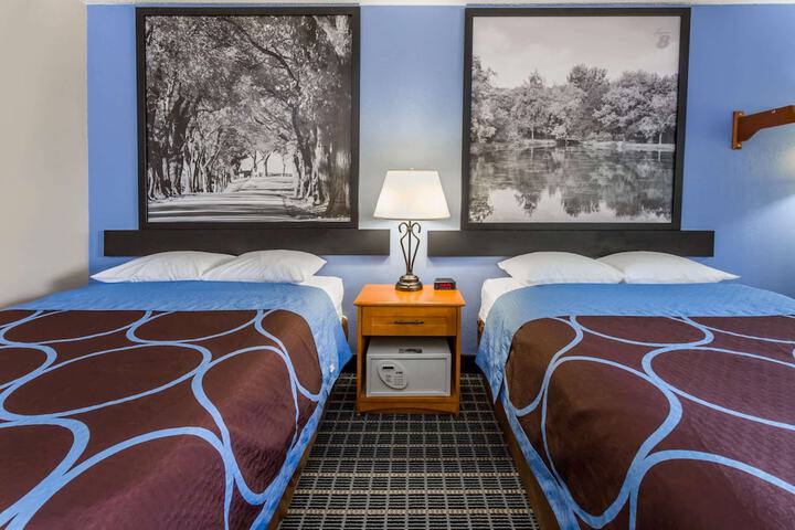 2 Double Beds (6 of 6)