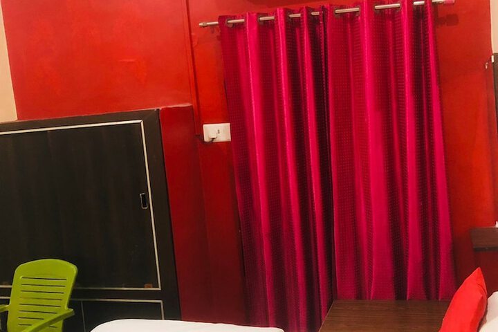 Room 6 of 14