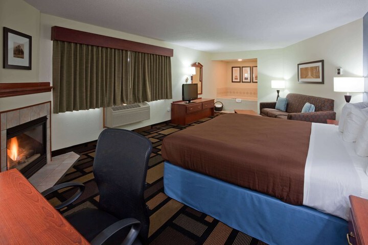 1 King Bed (4 of 14)