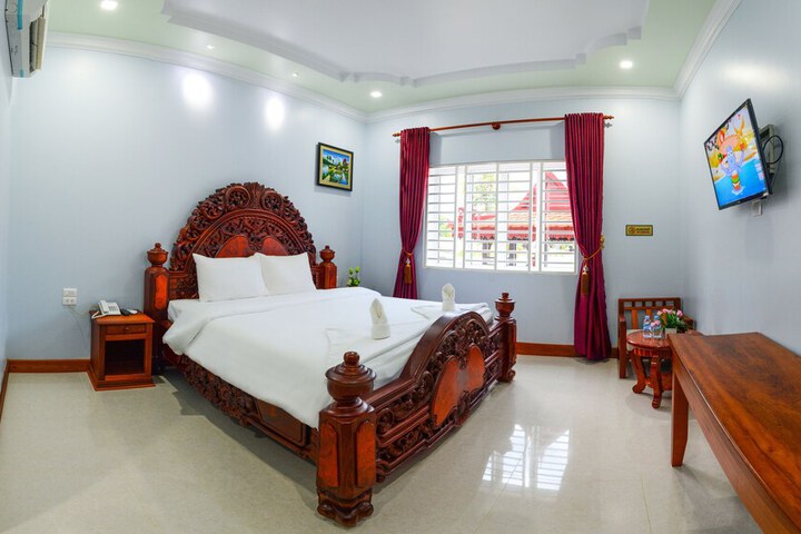 Room 4 of 28
