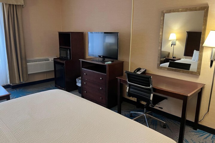 Room 15 of 28
