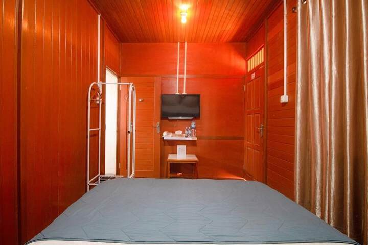 Room 16 of 42