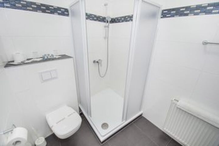 Room 4 of 37