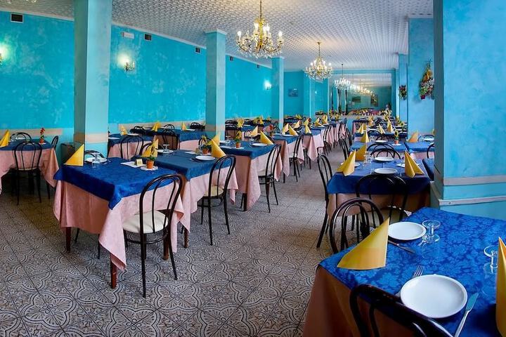 Dining 5 of 21