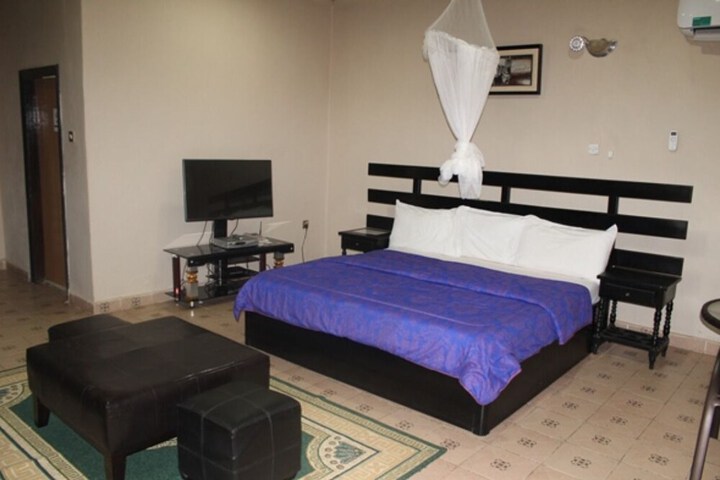 Room 5 of 14