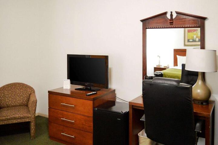 1 King Bed (12 of 18)