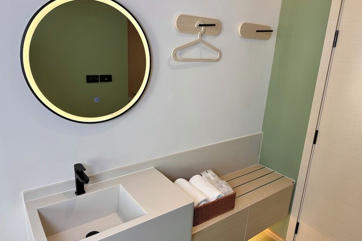 Room 44 of 79