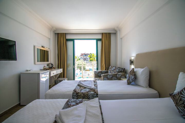 Room 8 of 32