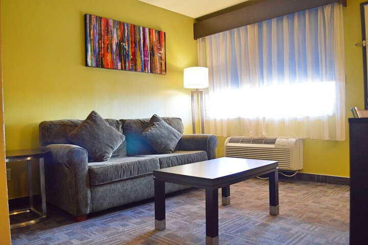 Room 33 of 60