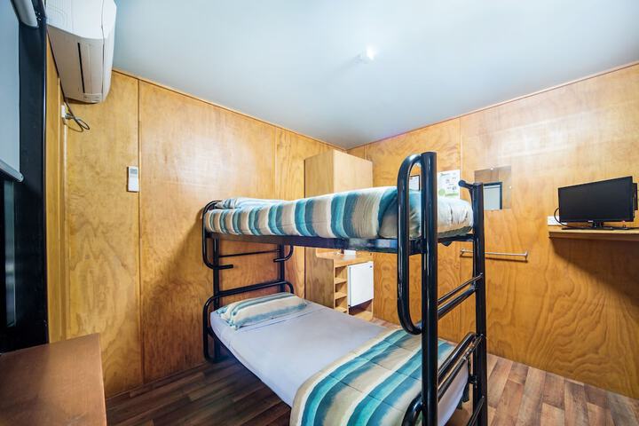 Room 7 of 104