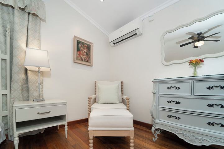 Room 42 of 161