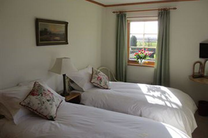 Room 6 of 9