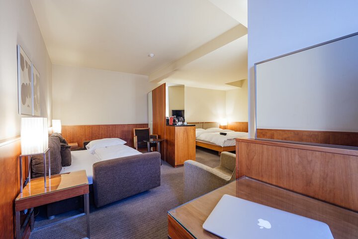 Room 32 of 156