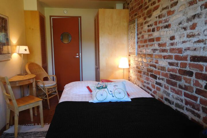 Room 8 of 70