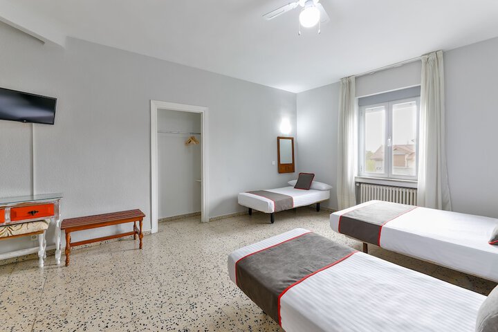 Room 11 of 31