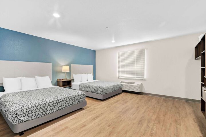 1 Queen Bed (28 of 32)