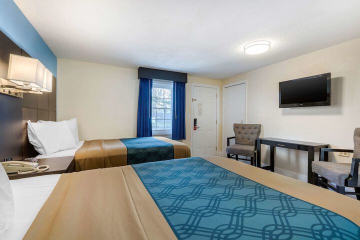 2 Double Beds (3 of 8)