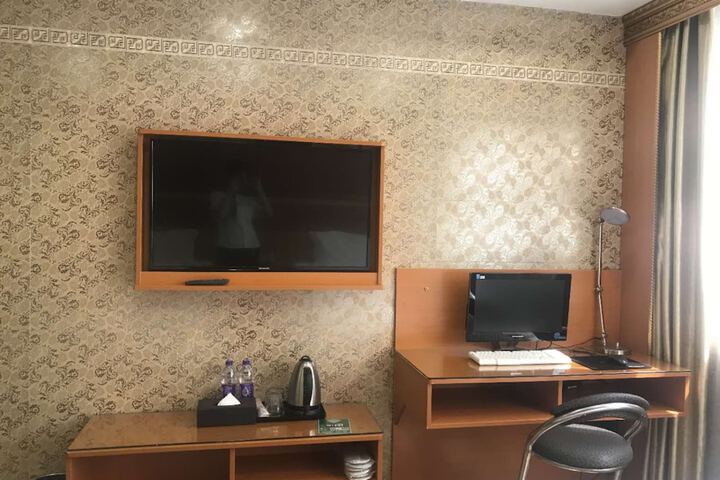 Room 5 of 9