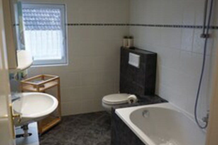 Room 7 of 121