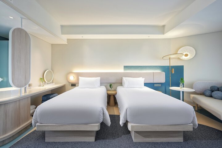 Room 72 of 226