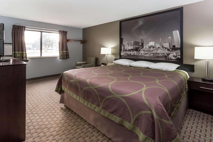 1 King Bed (8 of 11)