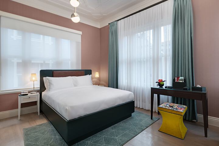 Room 14 of 83